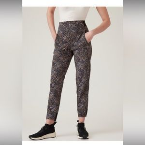 Trekkie North Jogger - NEW WITH TAG - Latest version 2023.  Size 4P  4 Petite